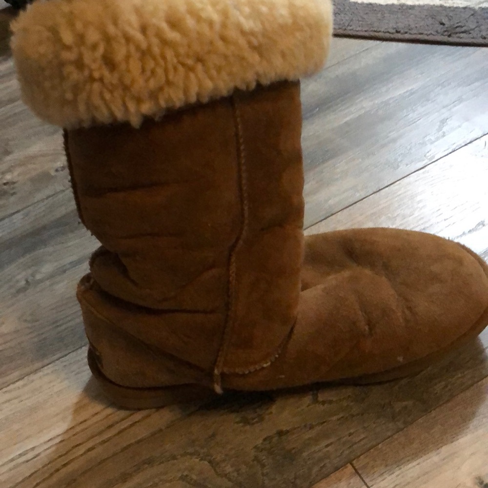 Boots - Picture 3 of 4